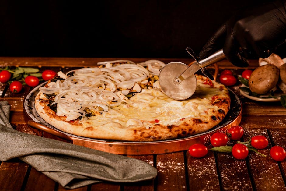 Hvit pizza med karamellisert løk og kremost