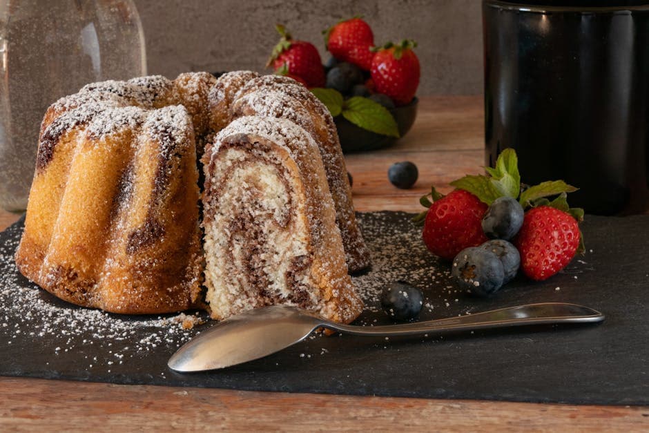 Saftig Sock It To Me-kake med kanel og pekannøtter