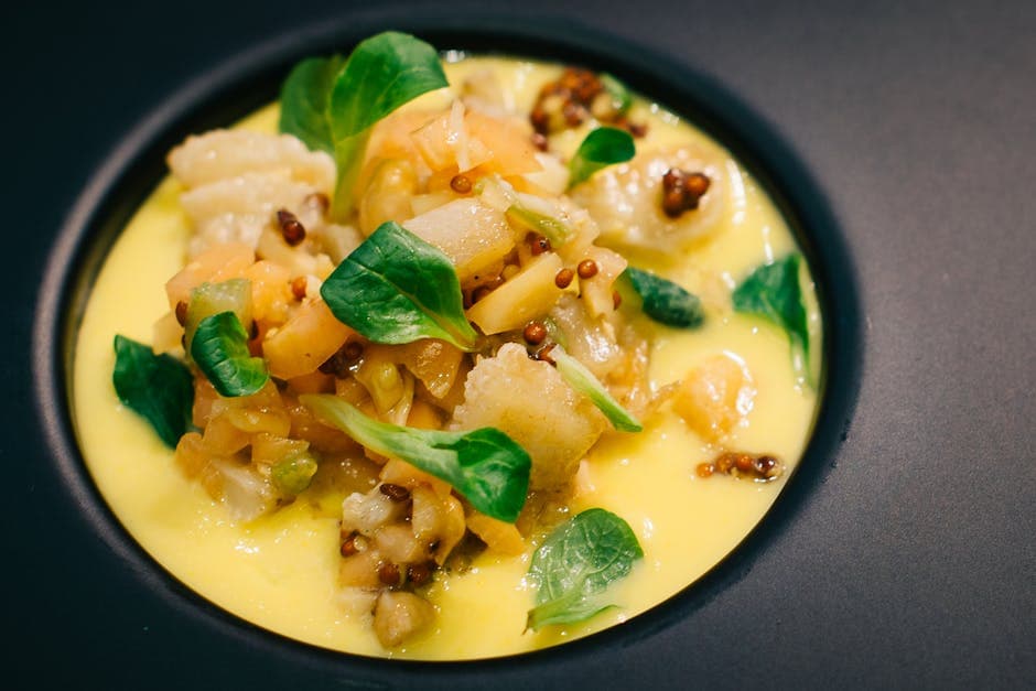 Vårens grønnsaksfrikassé med safransaus