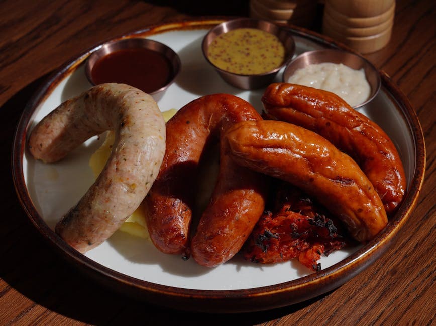 Bratwurst med sursøt rødkål og pepperrot