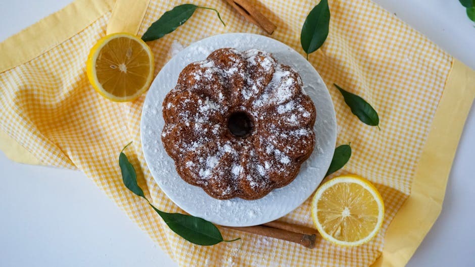 Krydret kake med eplekaramellsaus
