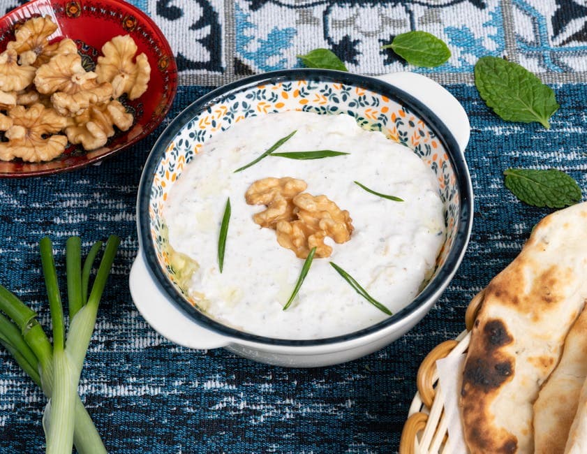 Ananas- og mangochutney-dip med krydrede valnøtter