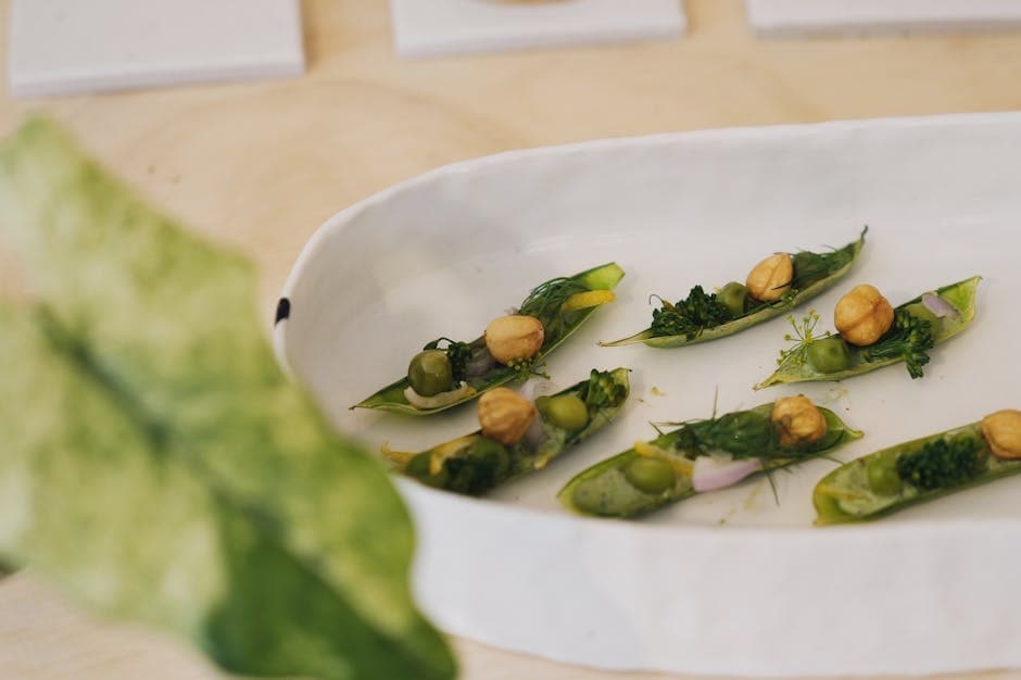 Bakte erter med estragon, yoghurt og pistasjnøtter