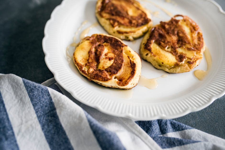 Pepperkakepannekaker med smørkaramelliserte epler