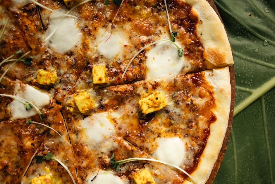 Geitostpizza med indiskkrydret tomat og sennepsgrønt