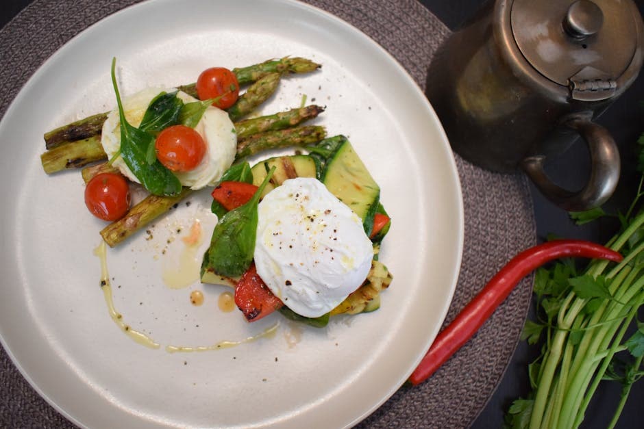 Grillet asparges, piperade, posjerte egg og gryn