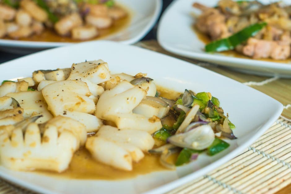 Blekkfisk med sesongens sopp og asparges