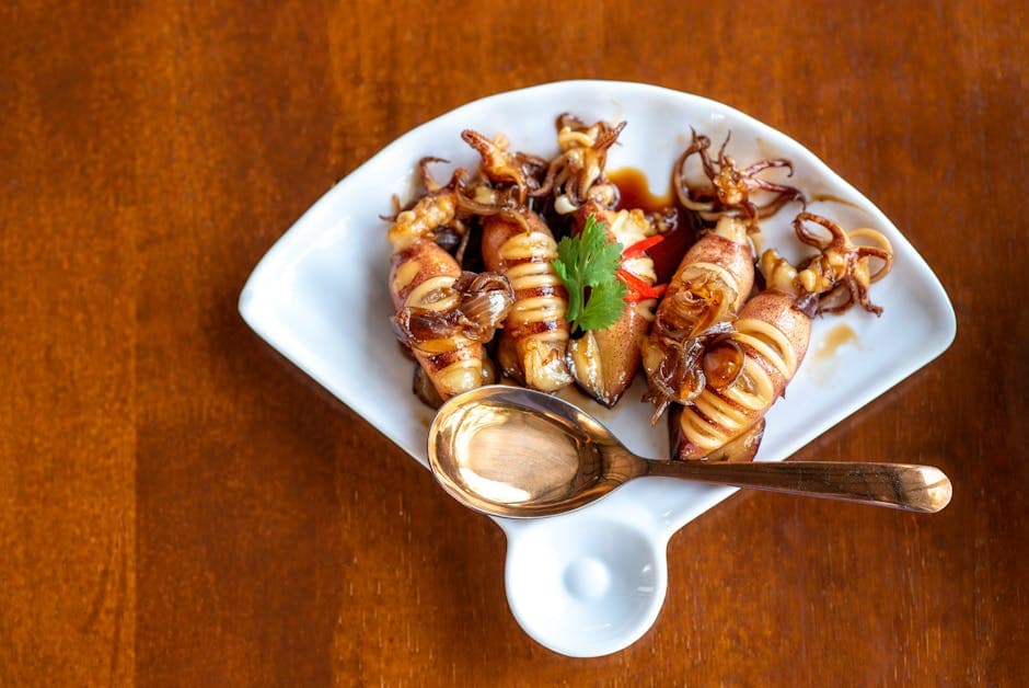 Fylte calamarier med erter, soltørkede tomater og chili