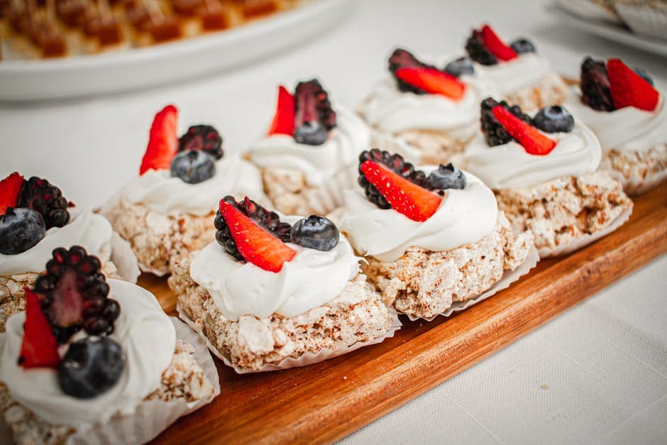 Bærmarengsbarer med mandelbunn