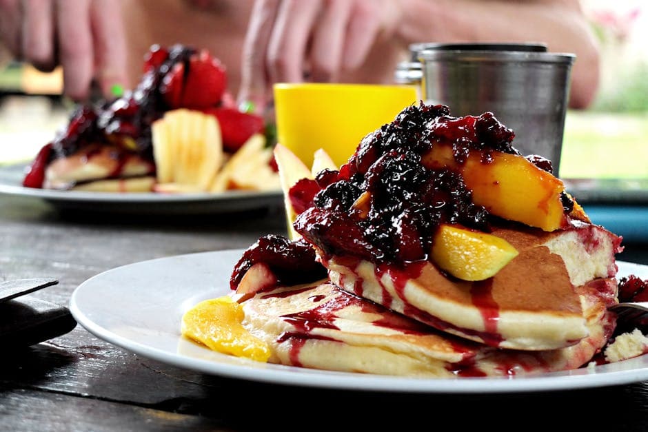 Soufflépannekake med eple- og pærekompott