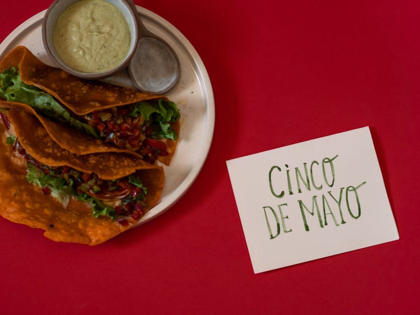 Meksikanske piñata-lommer med bønner og ost