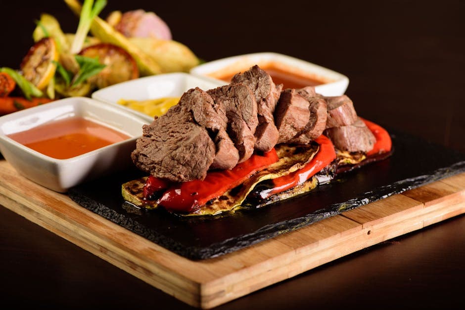 Pannebrent hjort med mandarin- og jalapeñosaus, og søt løkgrateng