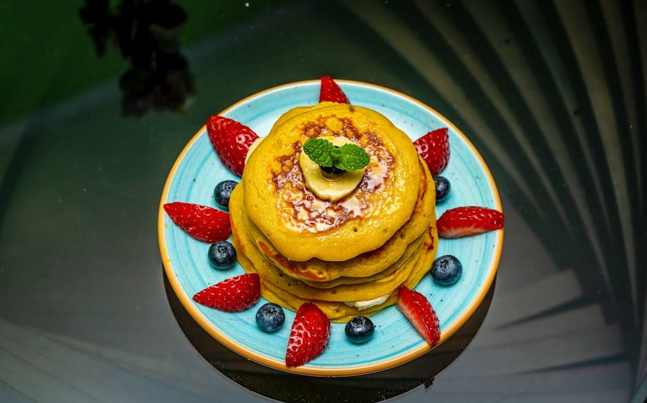 Nederlandsk babypannekake med jordbær- og myntekompott