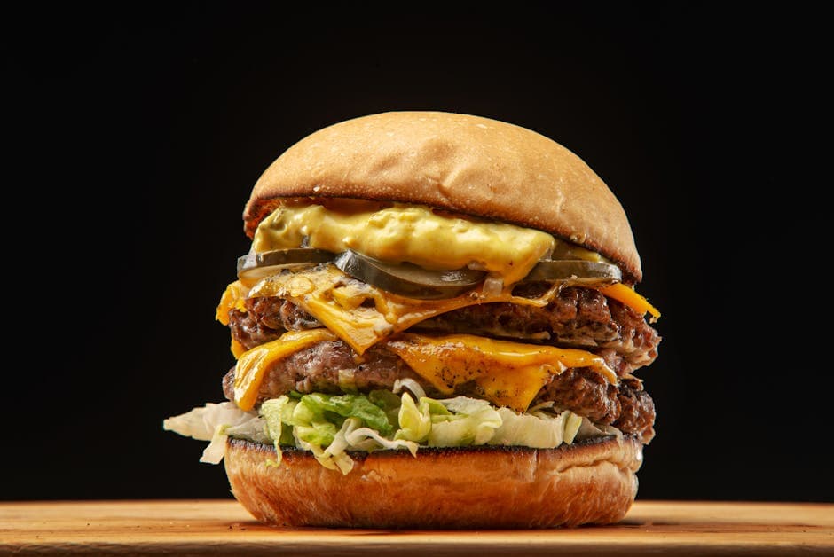 Sopp- og osteburgere med syltet agurk