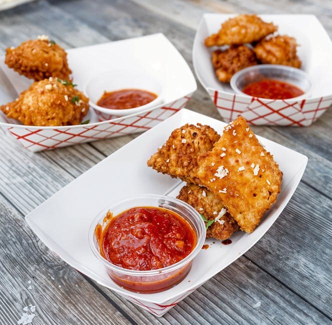 Ristet ravioli med kjøtt- og ostefyll