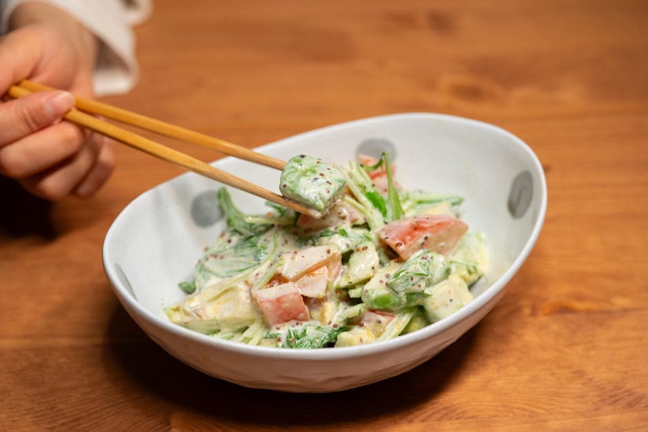 Frisk bondesalat med yoghurtdressing