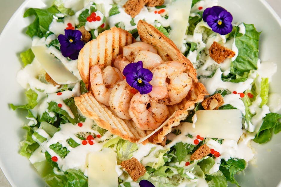 Grillet cæsarsalat med reker og krutonger