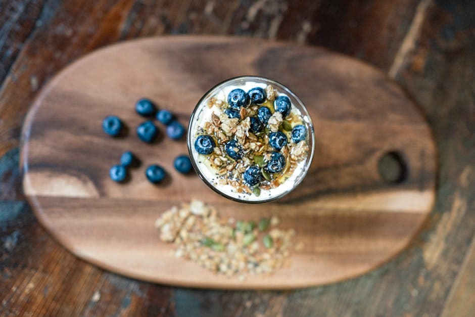 Bær- og yoghurtparfait med hjemmelaget granola