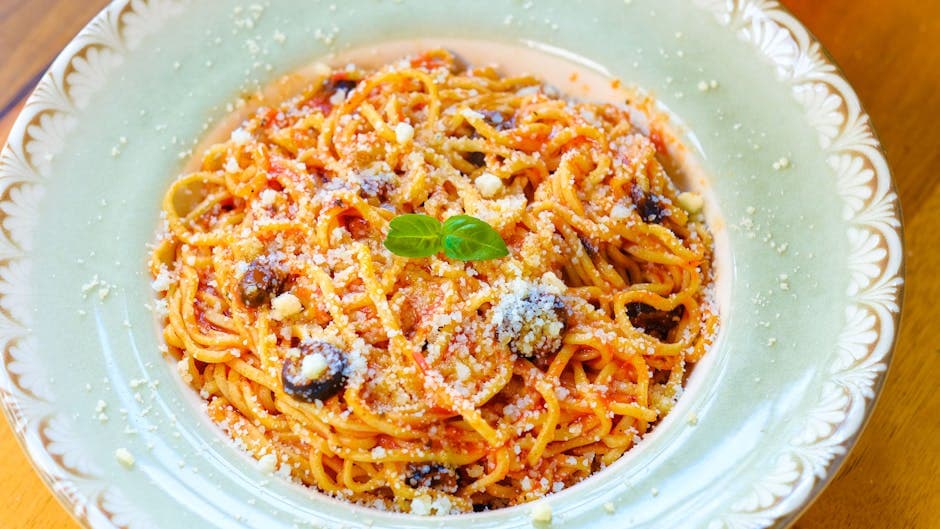 Toskansk Pici-pasta med tomat- og artisjokksaus