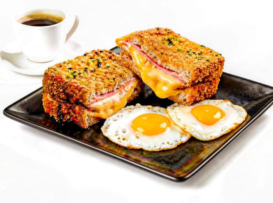 Fransk løksandwich Croque Madame