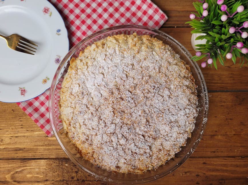 Sprø rabarbrapai med smuldretopp