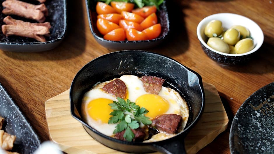 Portugisisk fiskerett med pølse og egg