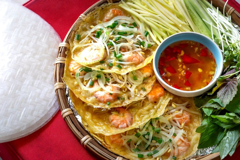 Sprø vietnamesisk Banh Xeo med Nuoc Cham-saus