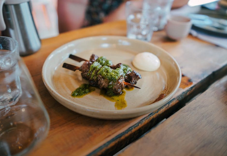 Lammefilet på spyd med myntepesto