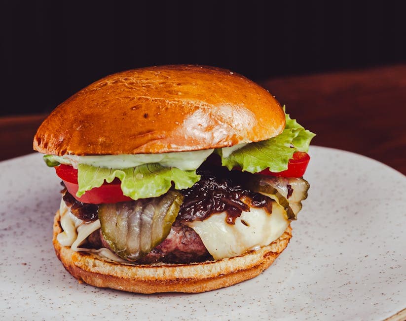 Saftig burger med selleri og au jus