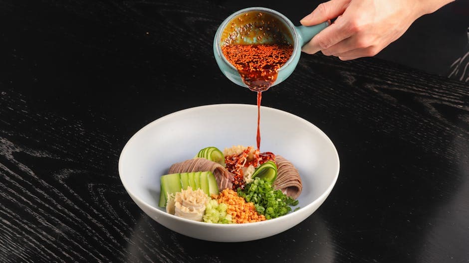 Hoisin-nudelskåler med ovnsbakt sopp og agurksalat