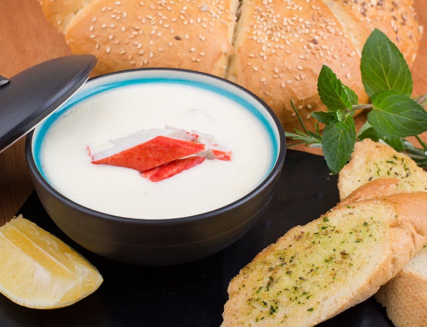 Kremet hvitløksuppe med ost og hvitvin