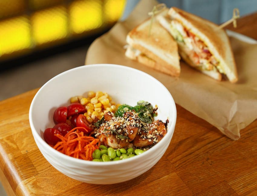 Sesam-krustede kyllingsalatsandwicher