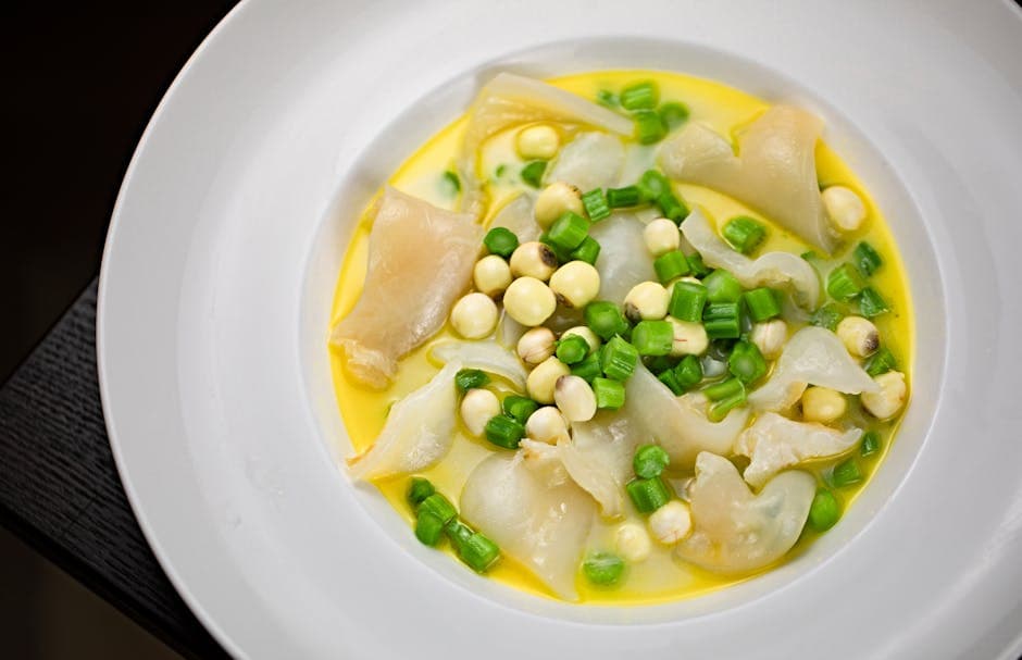 Røkt kalkun-shumai i søt ertebuljong