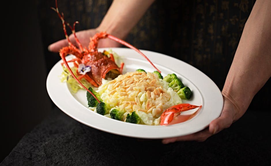 Pochert hummer med mais- og tomatsalat