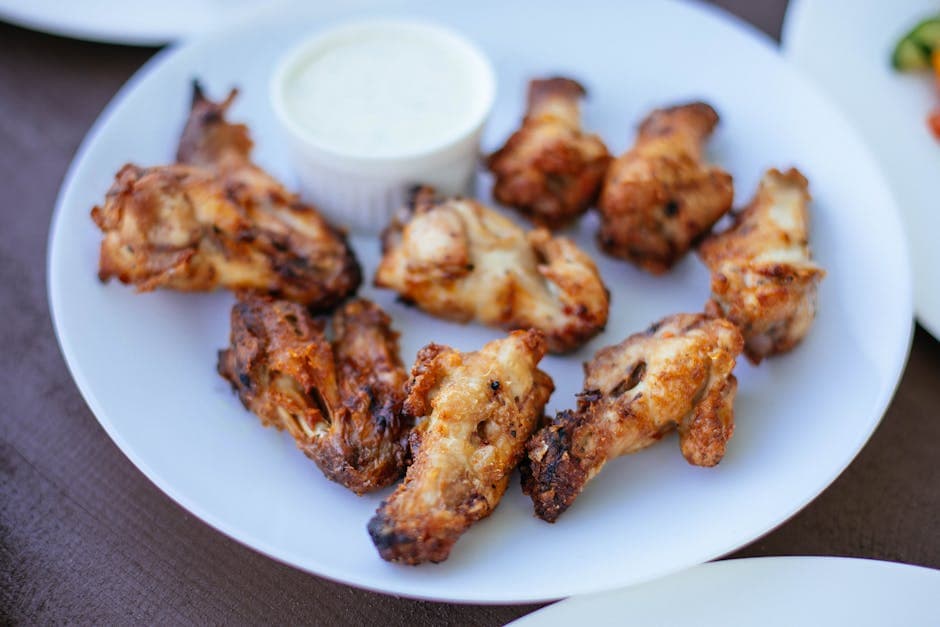 Hot Wings med kremet blåmuggost-yoghurtsaus