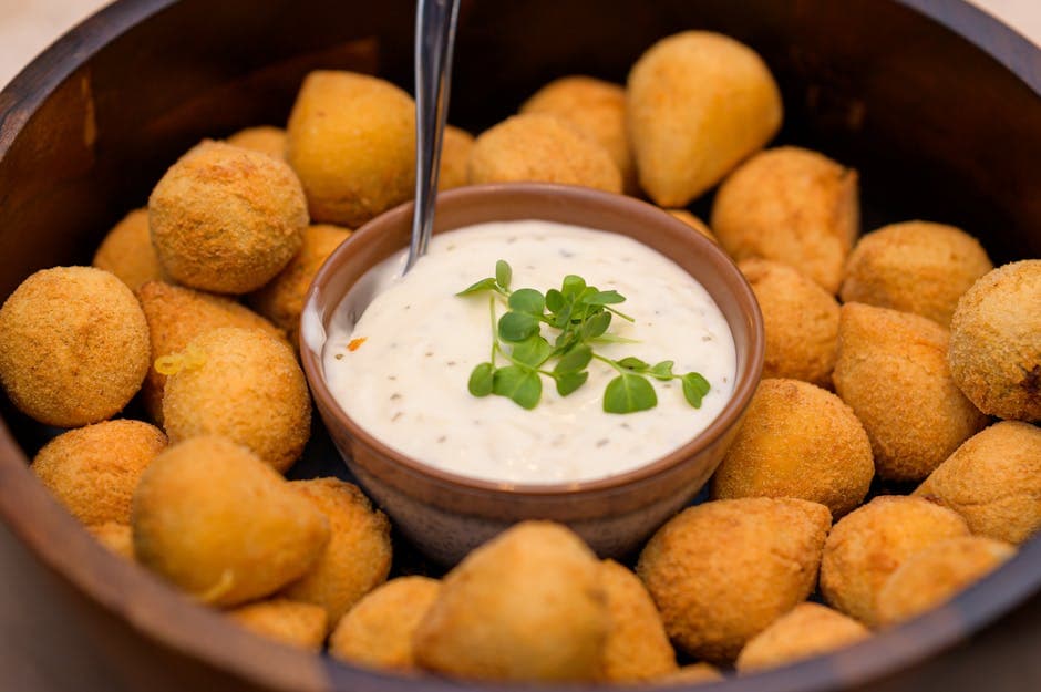 Fylte søtpotetkuler med bacon-ranch-dip