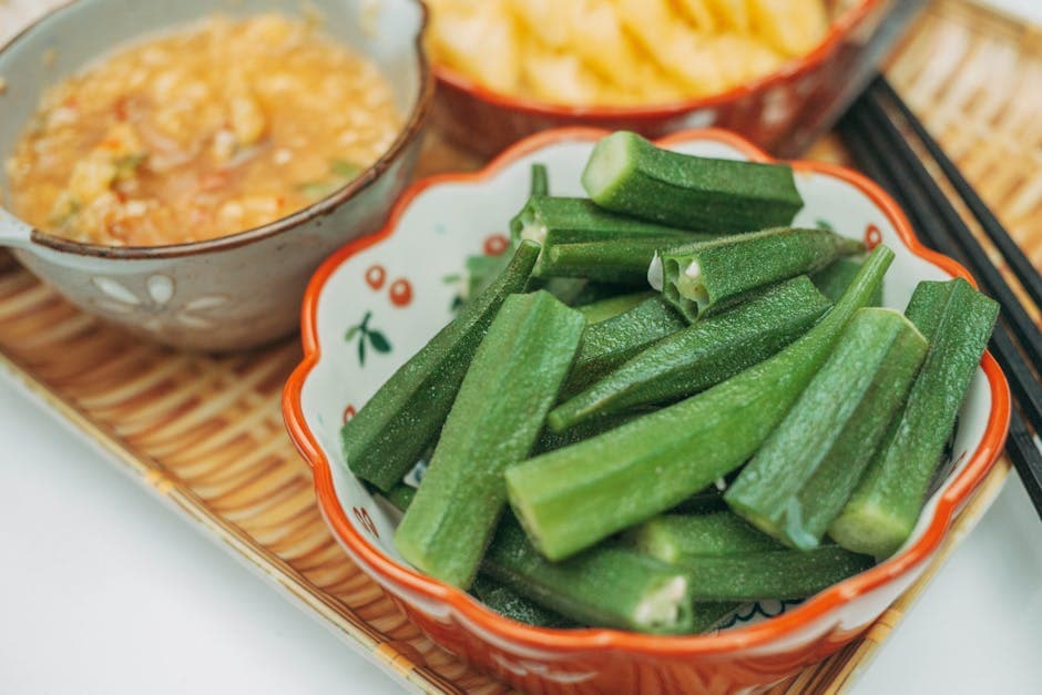 Stekt okra med hvitløk og urter