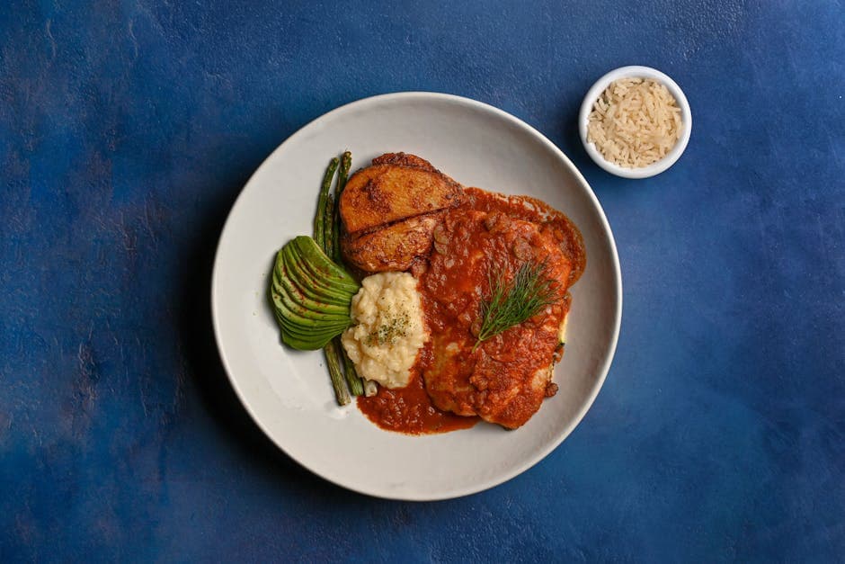 Panstekt kylling med bjørnebær- og ancho-saus og knuste poteter