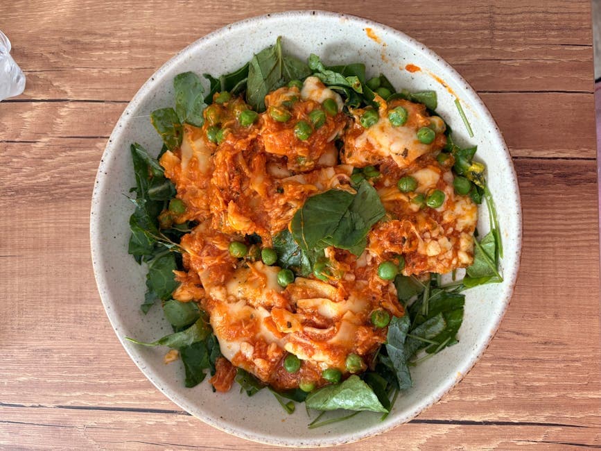 Pasta med erter, prosciutto og løk