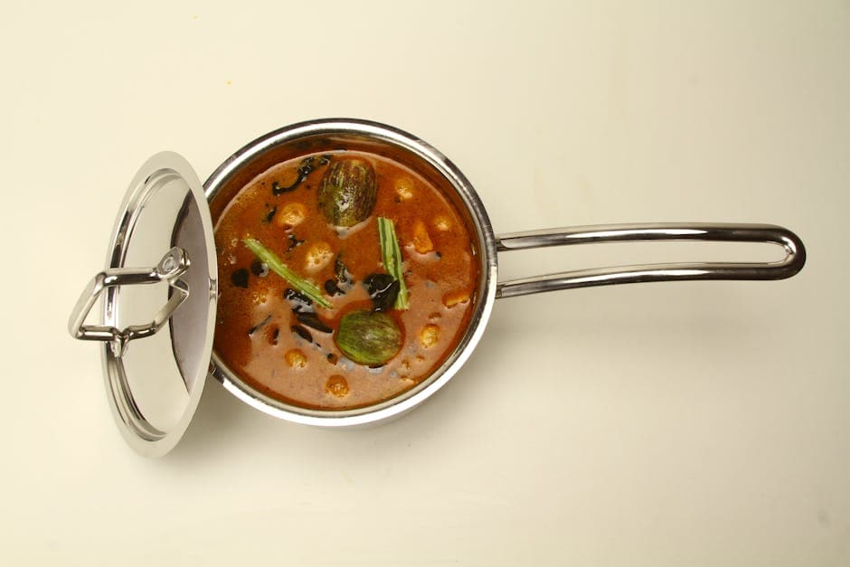 Kamskjell, okra og tomater i kokos-karri saus