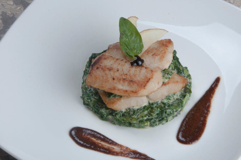 Steinbitroulader med spinat, sopp og ovnsbakt paprika