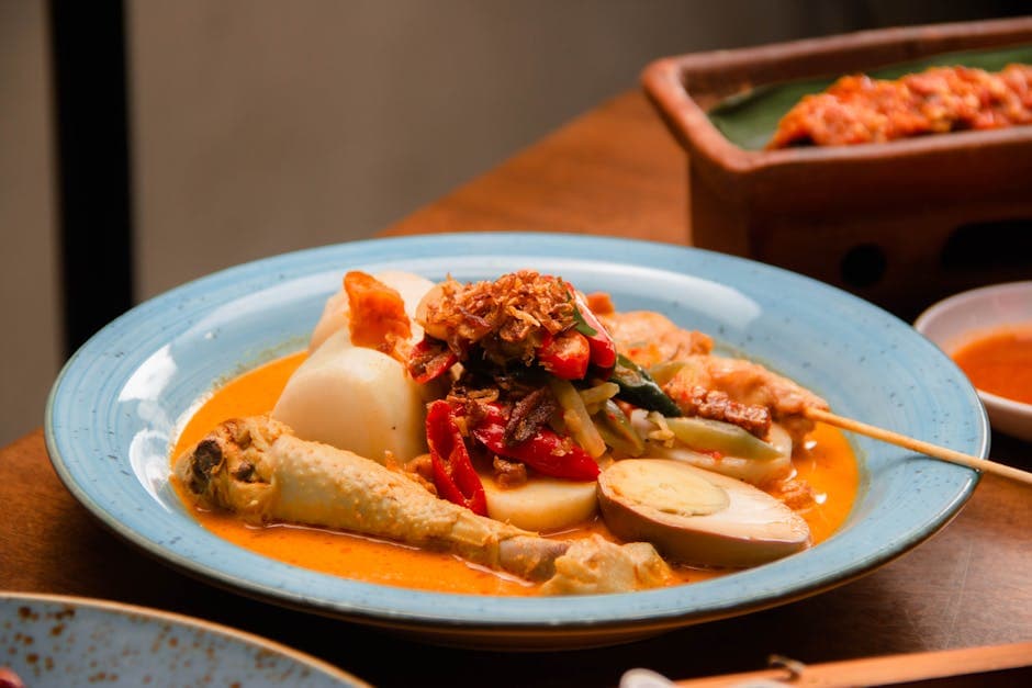 Indonesiske kokoskyllingvinger med karri