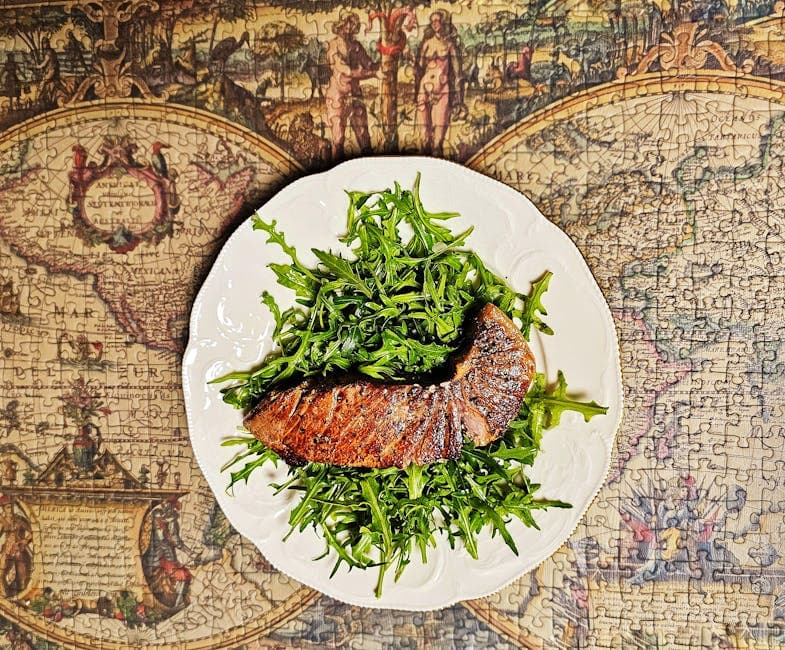 Ribbeisteak med porcini-krydder og ruccolasalat