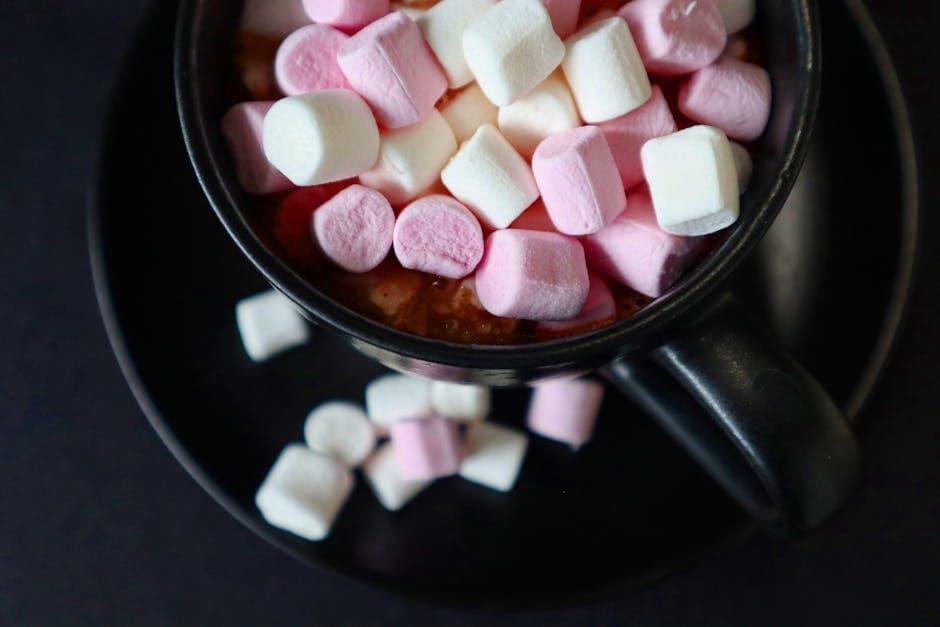 Varm kakao med marshmallow-spøkelser