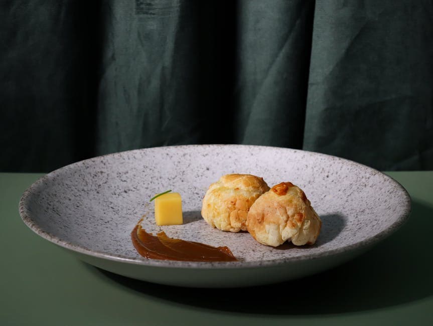 Karamelliserte sjalottløk-popovers med cheddar og rosmarin