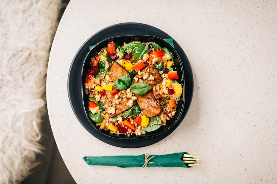 Quinoa- og bønnepilaf med paprika og spinat