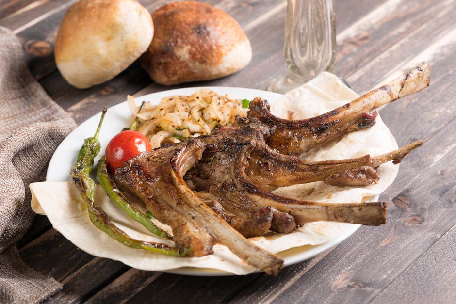 Grillede lammekoteletter med paprikarelish og løkglaze