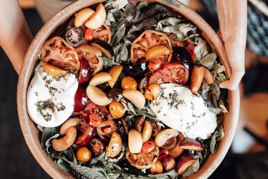 Grillet steinfrukt- og bresaolasalat med burrata