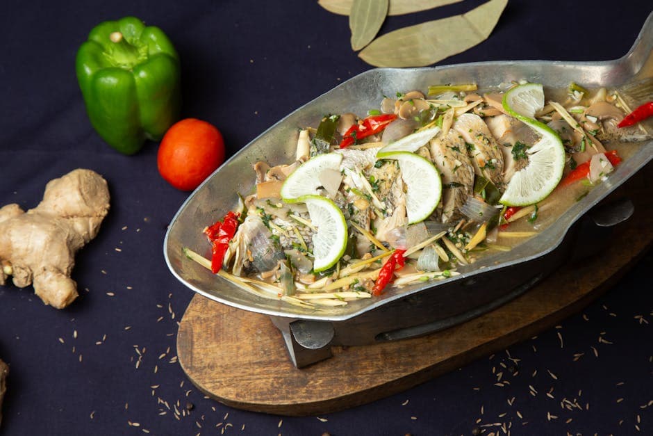 Tynnskåret fisk med ingefær, hvitløk og tomater