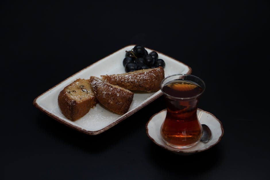 Olivenoljekake med druer og honning-ingefærglasur